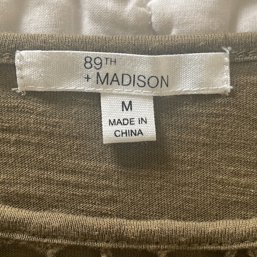 89TH & Madison Khaki Green Crochet Top. Size M - Picture 5 of 9